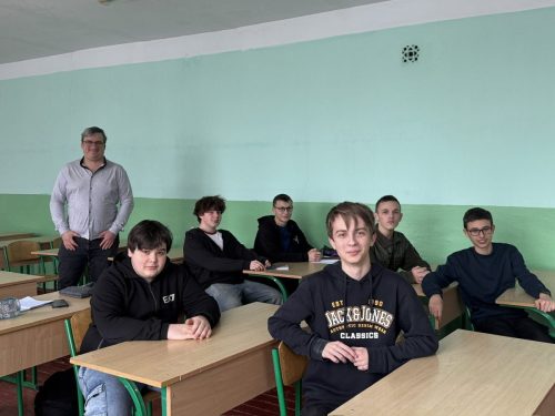 Заняття в школі майбутнього математика проводить доцент кафедри Зеленський О.В.